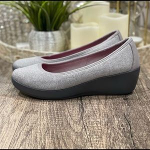 CROCS Busy Day Heathered Ballet Wedge Sz 8